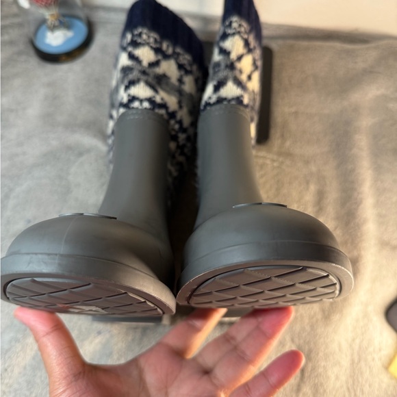 CHANEL Gray and Blue Rain Boots with Knit Cuffs - Picture 6 of 16